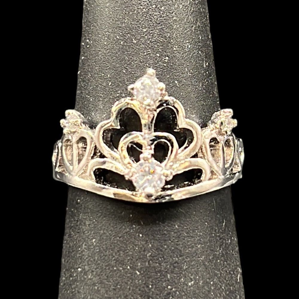 Crown Ring Womans Size 6 White Heart Round Cubic Zirconia Silver Tone Love